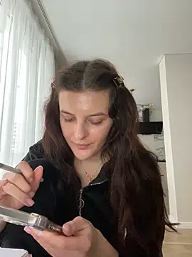 Snapshot of little_belucci chatting on 10, 12, 2024 little belucci online show from 10, 12, 2024