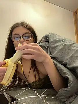 Snapshot of little_belucci chatting on 13, 1, 2025 little belucci online show from 13, 1, 2025