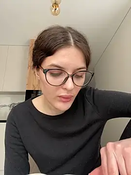 Snapshot of little_belucci chatting on 5, 2, 2025 little belucci online show from 5, 2, 2025