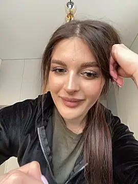 Snapshot of little_belucci chatting on 8, 3, 2025 little belucci online show from 8, 3, 2025