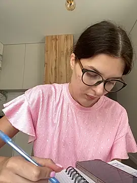 Snapshot of little_belucci chatting on 12, 9, 2025 little belucci online show from 12, 9, 2025