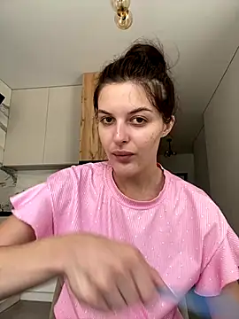 Snapshot of little_belucci chatting on 14, 9, 2025 little belucci online show from 14, 9, 2025