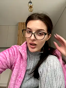 Snapshot of little_belucci chatting on 4, 10, 2025 little belucci online show from 4, 10, 2025