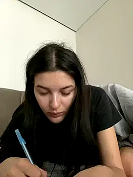 Snapshot of little_belucci chatting on 17, 10, 2025 little belucci online show from 17, 10, 2025