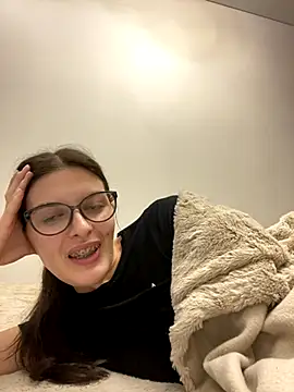 Snapshot of little_belucci chatting on 4, 11, 2025 little belucci online show from 4, 11, 2025