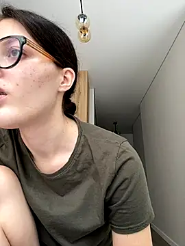 Snapshot of little_belucci chatting on 6, 11, 2025 little belucci online show from 6, 11, 2025