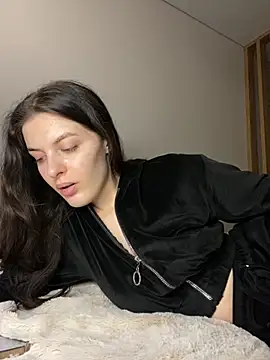 Snapshot of little_belucci chatting on 21, 11, 2025 little belucci online show from 21, 11, 2025