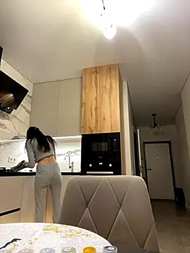 Snapshot of little_belucci chatting on 28, 11, 2025 little belucci online show from 28, 11, 2025