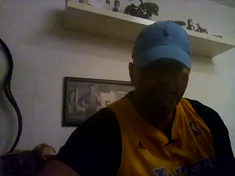 Snapshot of XLstrong chatting on 19, 7, 2026 XLstrong online show from 19, 7, 2026