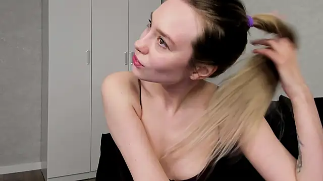 Snapshot of mary_shiota chatting on 29, 10, 2025 mary shiota online show from 29, 10, 2025