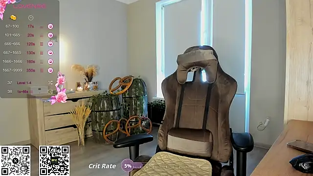 Snapshot of HotyPlays chatting on 2, 10, 2025 HotyPlays online show from 2, 10, 2025