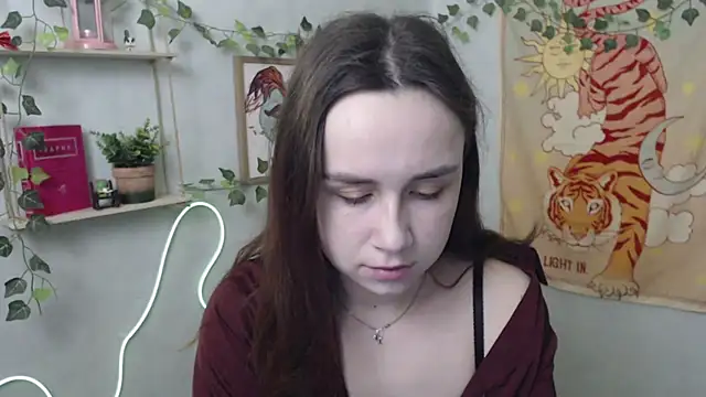 Snapshot of VeryVeryVeryShy_ chatting on 21, 4, 2026 VeryVeryVeryShy online show from 21, 4, 2026