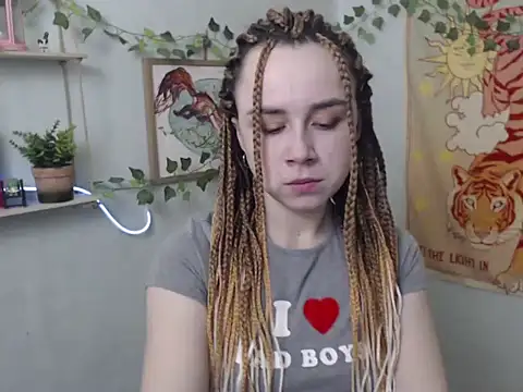 Snapshot of VeryVeryVeryShy_ chatting on 5, 5, 2026 VeryVeryVeryShy online show from 5, 5, 2026