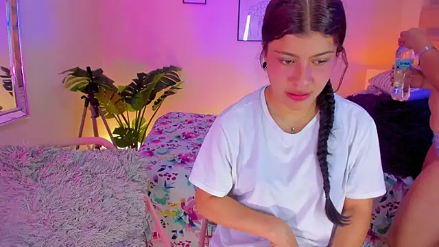 Snapshot of little_antonela chatting on 8, 9, 2025 little antonela online show from 8, 9, 2025