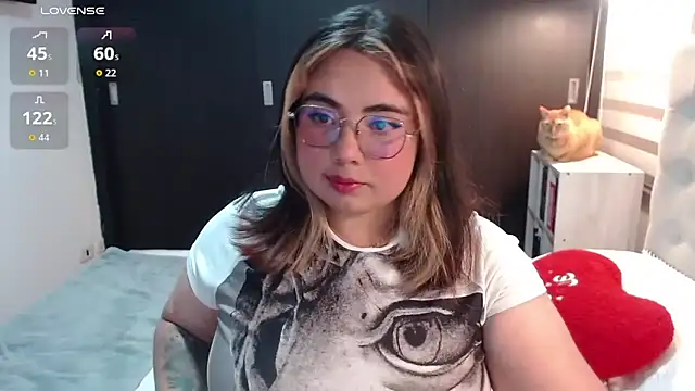 Snapshot of yini_angel chatting on 9, 6, 2026 yini angel online show from 9, 6, 2026