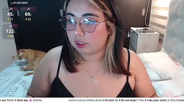 Snapshot of yini_angel chatting on 25, 6, 2026 yini angel online show from 25, 6, 2026