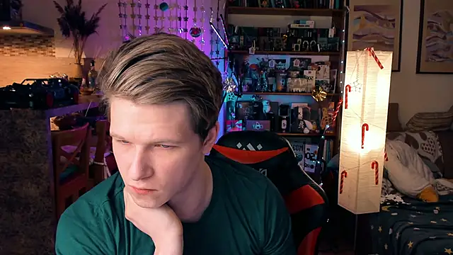 Snapshot of Breston_Sweet chatting on 18, 12, 2024 Breston Sweet online show from 18, 12, 2024