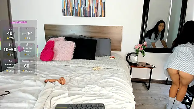 Ginebraa Saenz online show from 11, 3, 2025