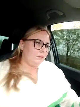 Snapshot of Robyn_Lea chatting on 8, 11, 2025 Robyn Lea online show from 8, 11, 2025