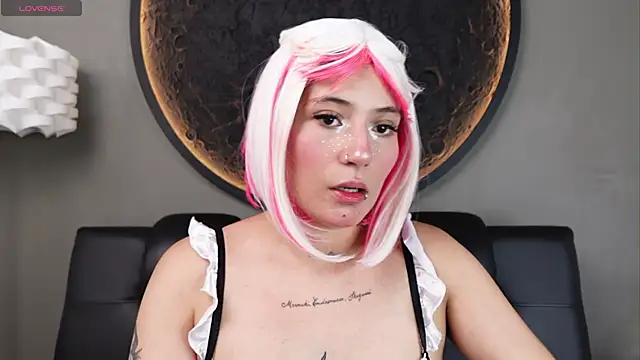 Snapshot of miss_sharlotte18 chatting on 27, 5, 2026 miss sharlotte18 online show from 27, 5, 2026