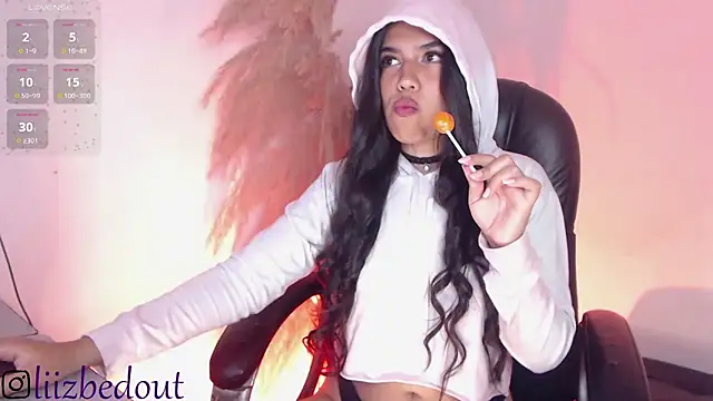 Snapshot of liz_bedoutxx chatting on 15, 11, 2025 liz bedoutxx online show from 15, 11, 2025