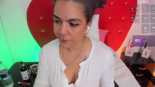 Snapshot of nicolette_rock chatting on 25, 2, 2026 nicolette rock online show from 25, 2, 2026