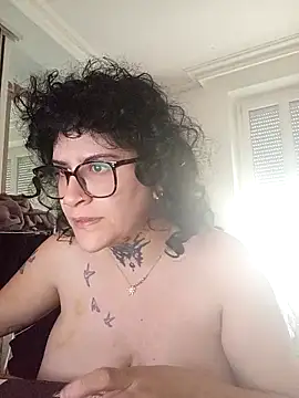 callmelouve online show from 9, 10, 2025