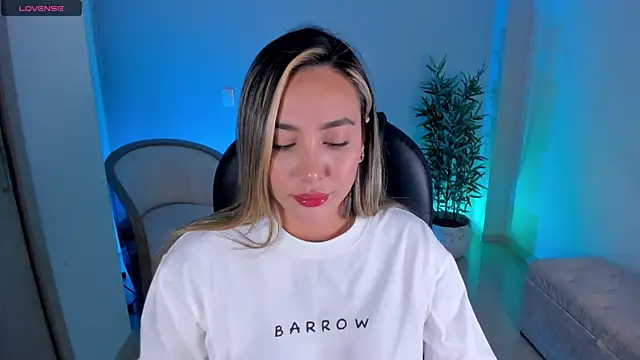 NiaBennet  online show from 9, 10, 2025