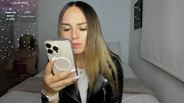 sophi mooreno online show from 8, 4, 2026