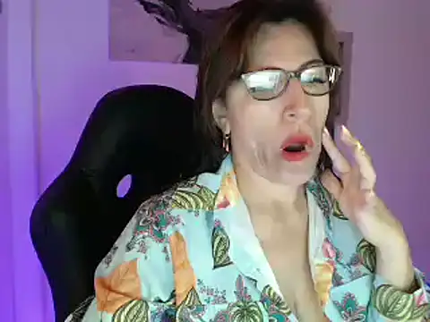 Chayla Ruiz online show from 4, 2, 2025