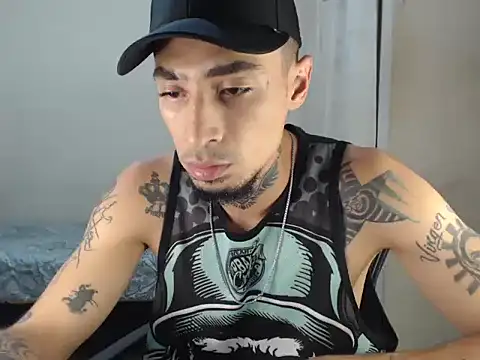 Snapshot of emiliano_hottt chatting on 15, 12, 2024 emiliano hottt online show from 15, 12, 2024