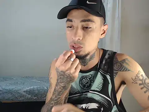 Snapshot of emiliano_hottt chatting on 15, 12, 2024 emiliano hottt online show from 15, 12, 2024