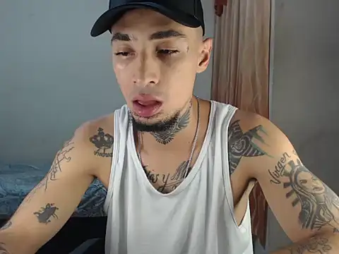 Snapshot of emiliano_hottt chatting on 19, 12, 2024 emiliano hottt online show from 19, 12, 2024