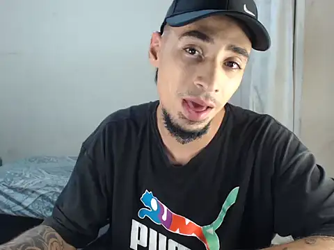 Snapshot of emiliano_hottt chatting on 31, 1, 2025 emiliano hottt online show from 31, 1, 2025