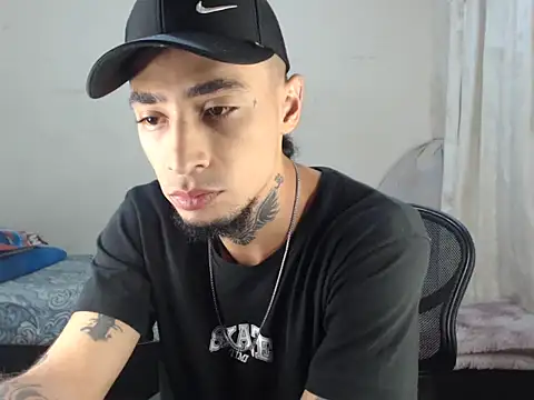 Snapshot of emiliano_hottt chatting on 8, 3, 2025 emiliano hottt online show from 8, 3, 2025