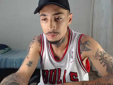 Snapshot of emiliano_hottt chatting on 29, 9, 2025 emiliano hottt online show from 29, 9, 2025