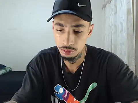 Snapshot of emiliano_hottt chatting on 12, 10, 2025 emiliano hottt online show from 12, 10, 2025