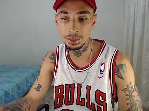 Snapshot of emiliano_hottt chatting on 1, 12, 2025 emiliano hottt online show from 1, 12, 2025