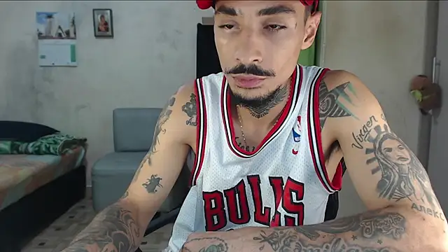 Snapshot of emiliano_hottt chatting on 24, 7, 2026 emiliano hottt online show from 24, 7, 2026