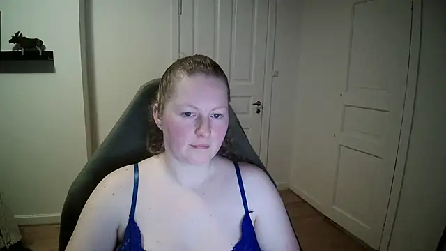 Girlnina-1995 online show from 6, 1, 2025