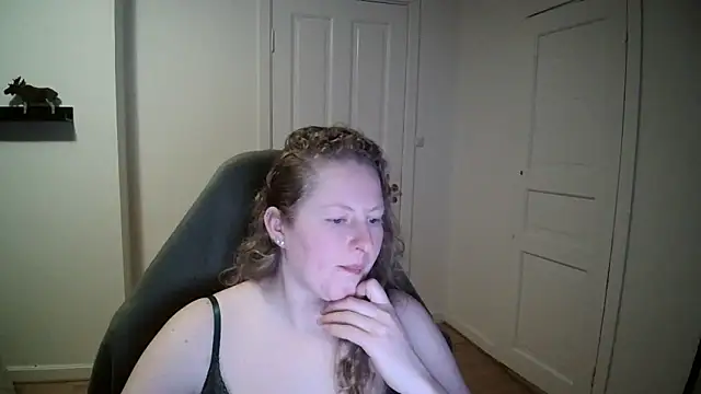 Girlnina-1995 online show from 7, 1, 2025