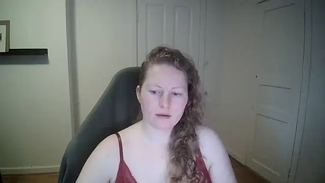 Girlnina-1995 online show from 13, 1, 2025