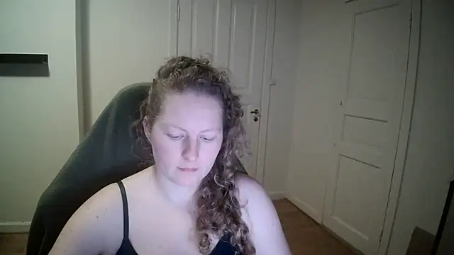 Girlnina-1995 online show from 4, 2, 2025