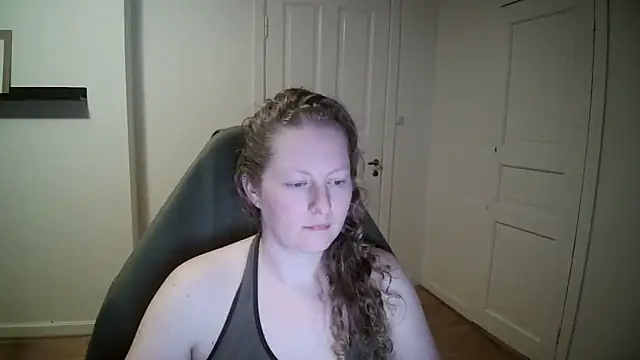 Girlnina-1995 online show from 17, 3, 2025