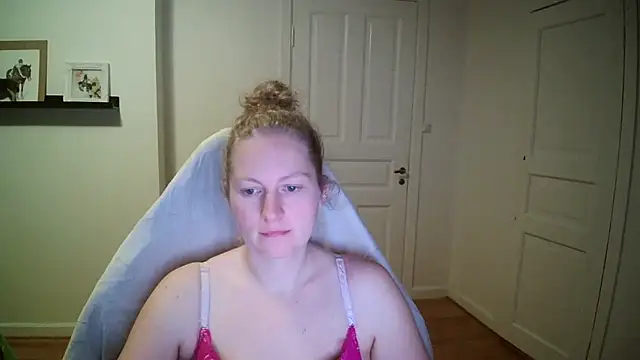 Girlnina-1995 online show from 28, 10, 2025