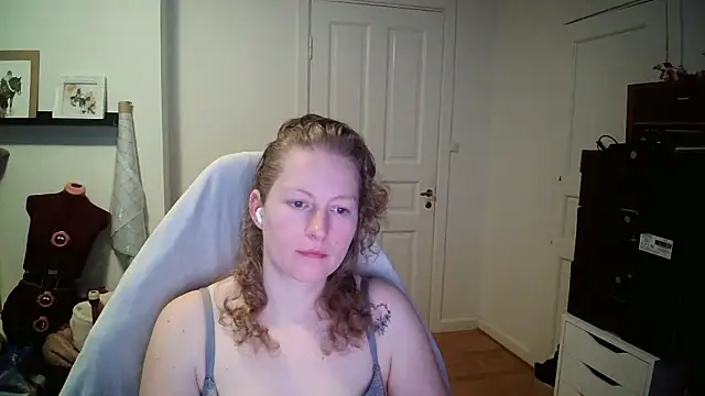 Girlnina-1995 online show from 8, 1, 2026