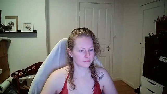 Girlnina-1995 online show from 17, 2, 2026