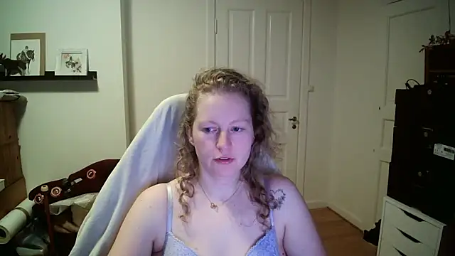 Girlnina-1995 online show from 23, 2, 2026