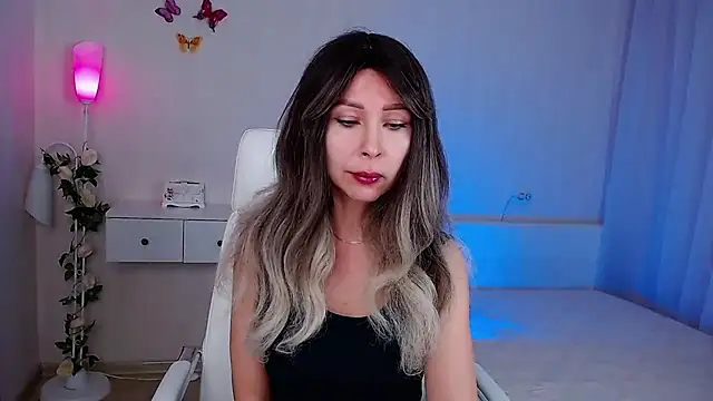 Snapshot of wendifoste chatting on 28, 11, 2025 wendifoste online show from 28, 11, 2025