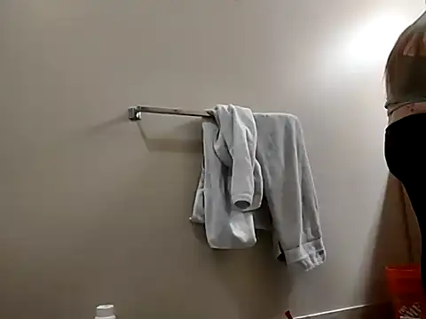 eatmeplease44 online show from 17, 1, 2025